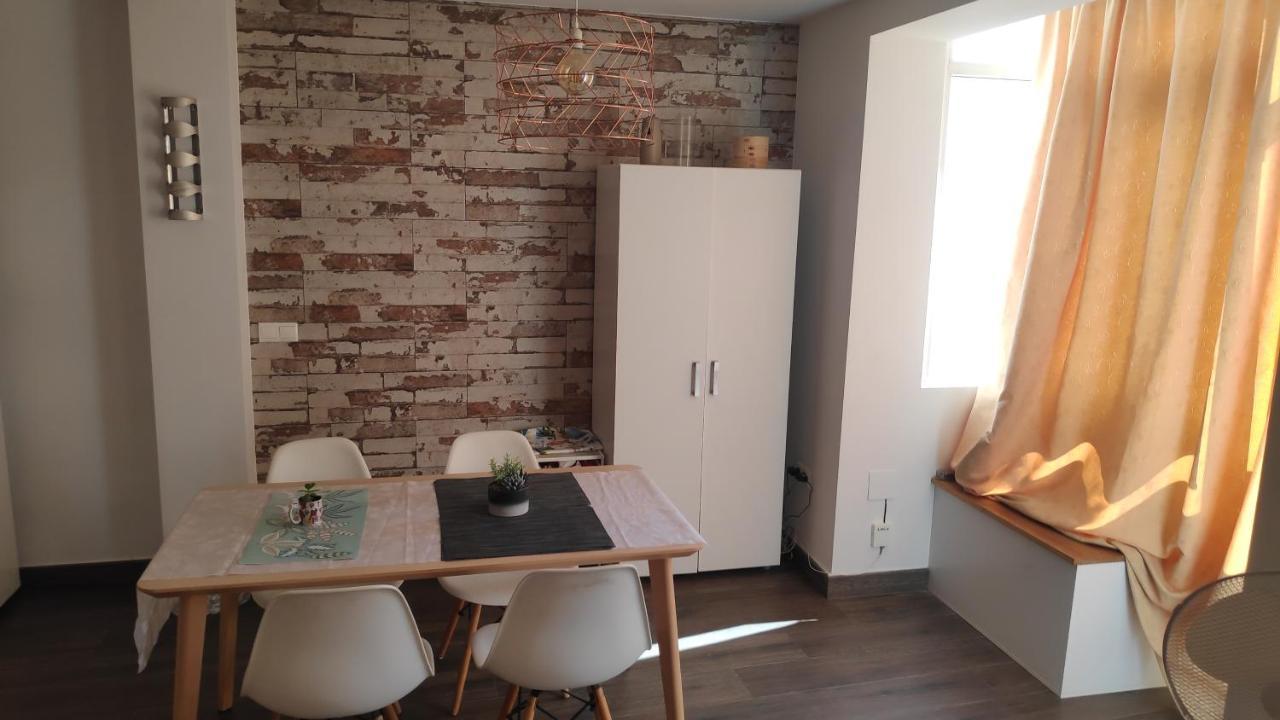 Anna'S Apartments อาลิกันเต ภายนอก รูปภาพ